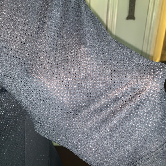 🌺CLOSET CLOSING EVERYTHING MUST GO🌺$23 RETAIL $48🌺NWT NIKE TOP🌺 - Picture 5 of 9